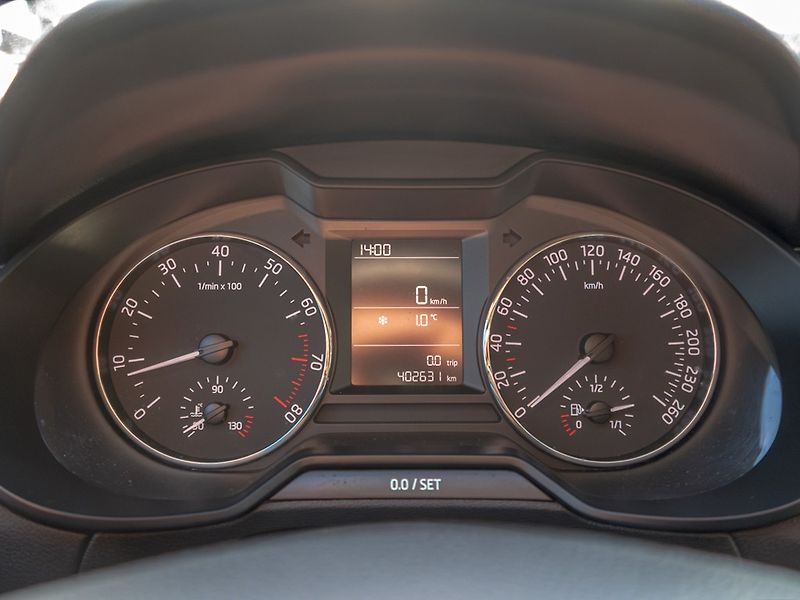 Škoda Octavia (2014) ČR 1.2TSI – 2x PNEU - fotka 13 z 38