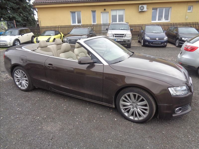 Audi A5 2,0 - fotka 18 z 20