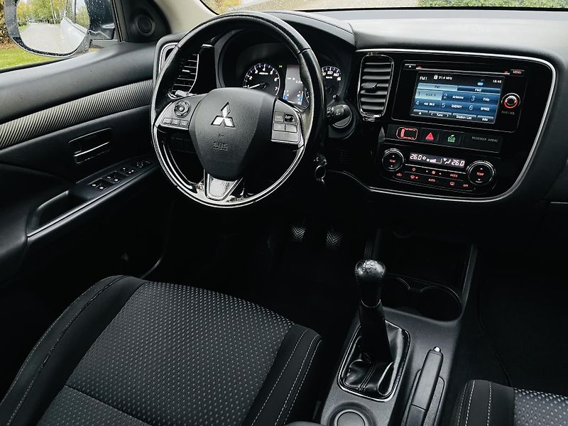 Mitsubishi Outlander 2.0i MANUÁL 1.MAJITEL SERVISKA - fotka 23 z 43