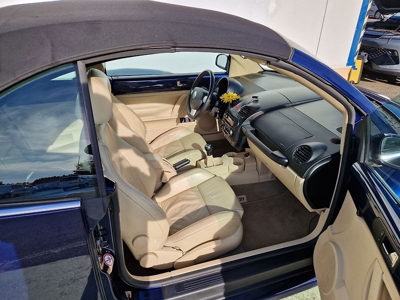 Volkswagen New Beetle Highline 2.0 - fotka 28 z 31