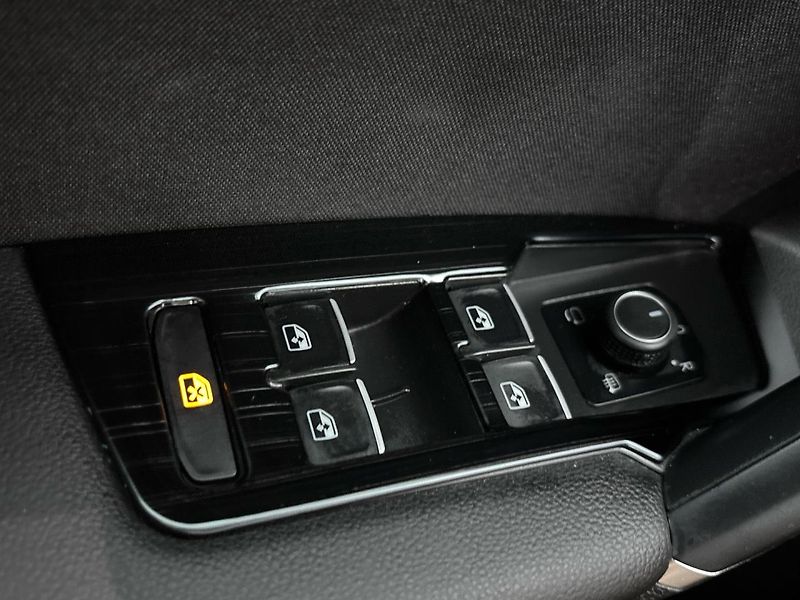 Volkswagen Tiguan Highline 4MOT DSG - fotka 21 z 30