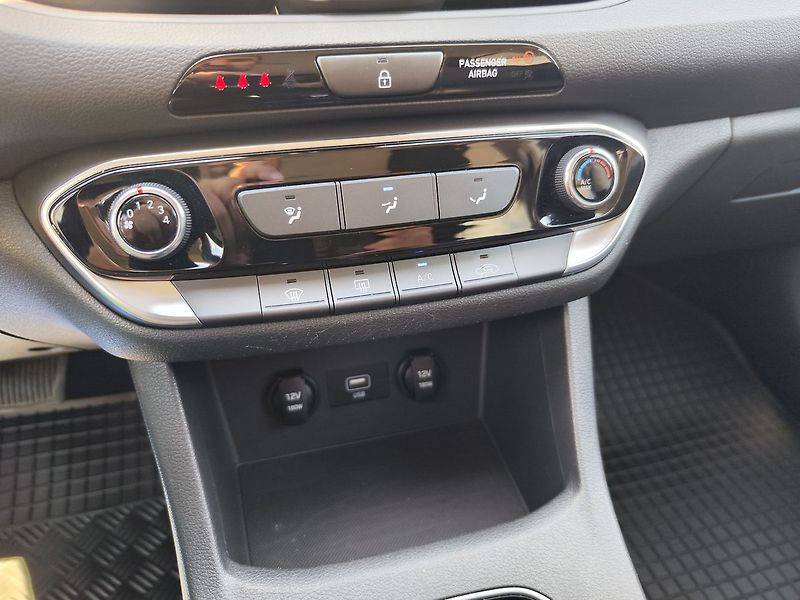 Hyundai i30 1.0 T-GDi/88kW Comfort DCT - fotka 16 z 27