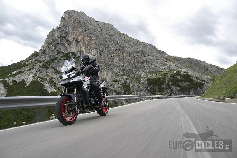 Benelli (2026) TRK 902 Stradale - fotka 12 z 18