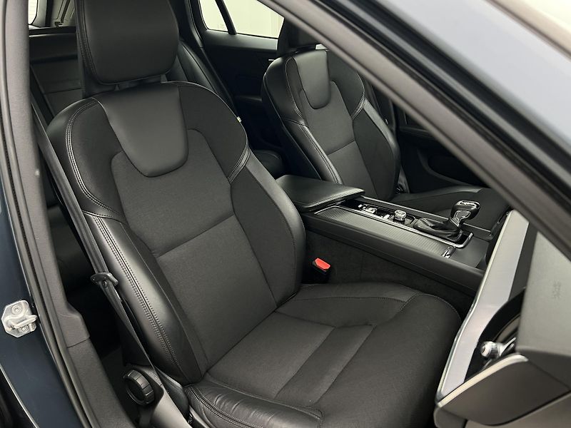 Volvo V60 CC D4 AWD AUT CZ 1. maj. - fotka 19 z 43