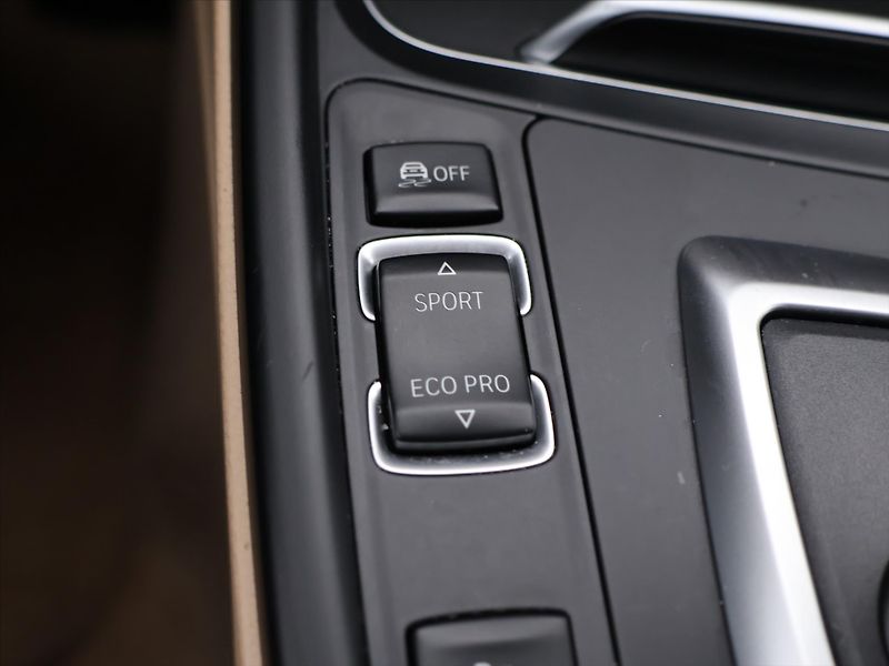 BMW Řada 3 2,0 318d M Sport Aut. CZ DPH - fotka 24 z 34