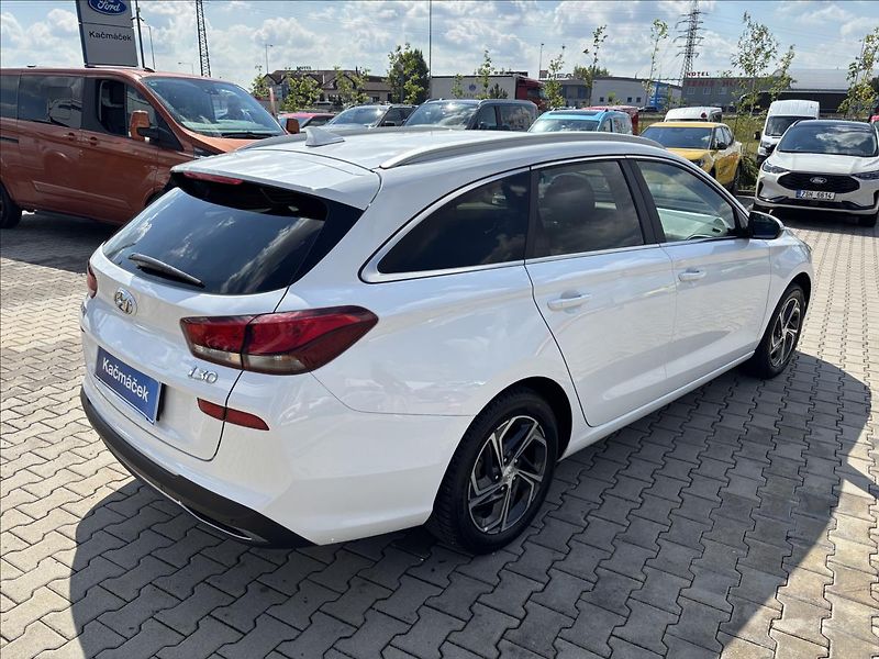 Hyundai i30 1,5 Smart 81kW kombi - fotka 5 z 34