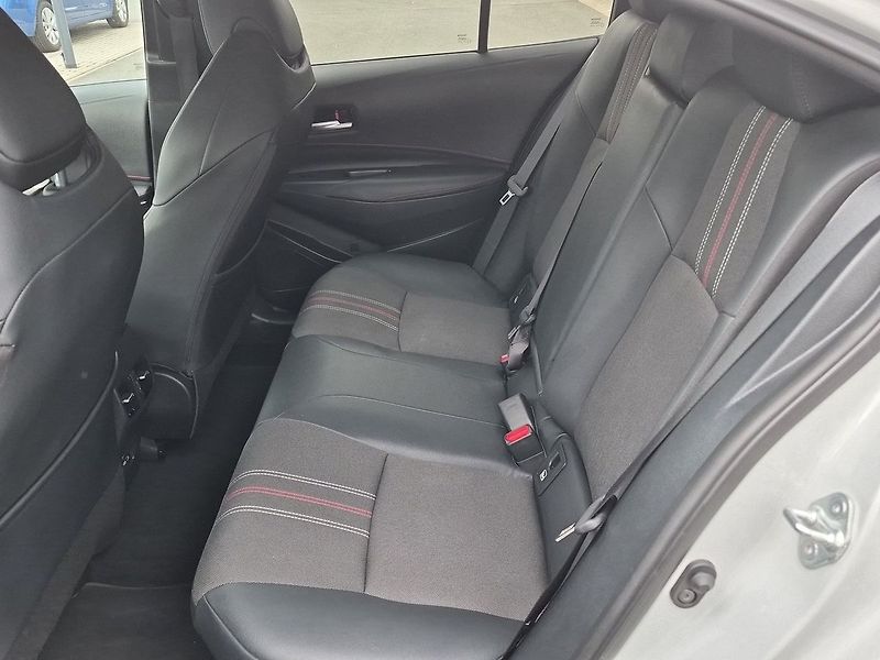 Toyota Corolla SD 1,8 HEV GR Sport Dynamic - fotka 10 z 25