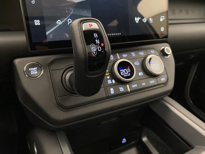 Land Rover Defender 110 D350 X-Dynamic HSE - fotka 33 z 59