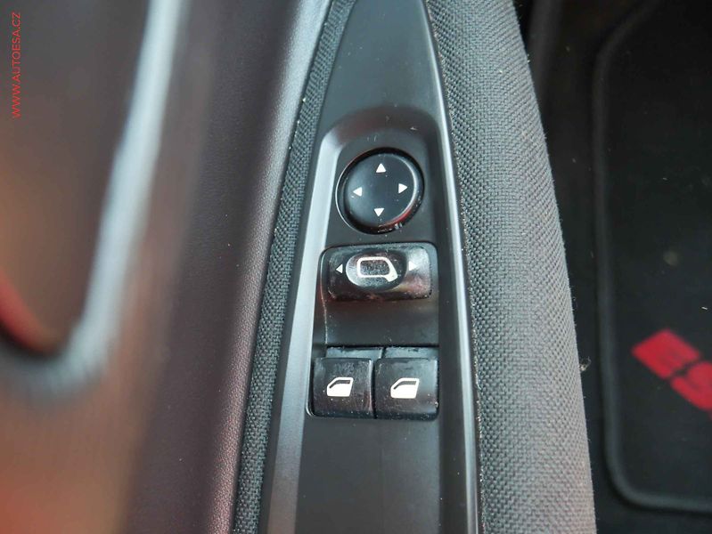 Citroën C4 (2010) 1.4i, ČR, AC, tempo - fotka 12 z 12