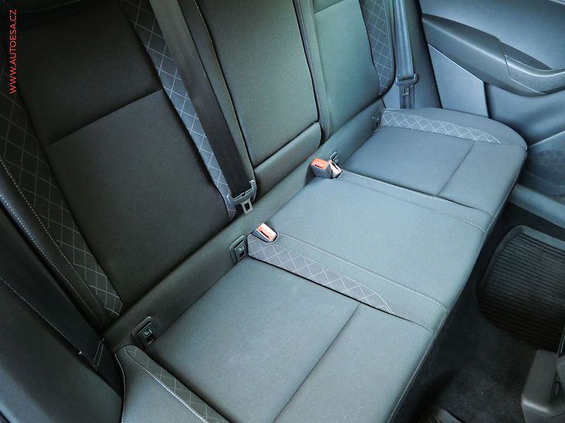 Škoda Karoq (2018) 2.0TDi 4x4, ČR, Ambition, TZ - fotka 12 z 22