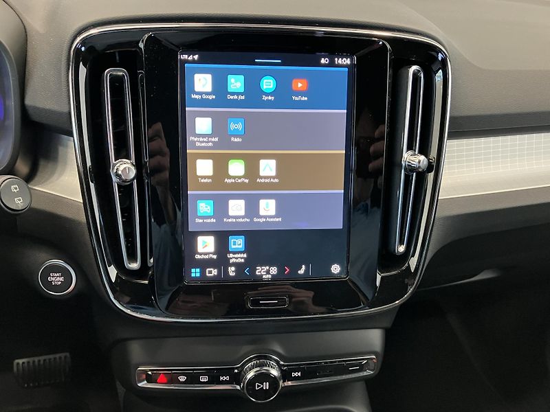 Volvo XC40 B3 FWD Plus Dark AT7  - fotka 29 z 38