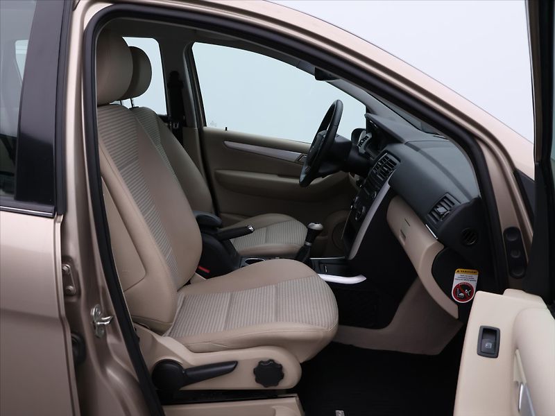 Mercedes-Benz Třídy B 2,0 180CDI CZ Klima Xenon - fotka 11 z 25