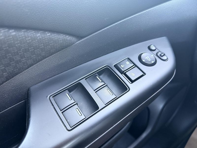 Honda CR-V 1.6I DTEC Elegance 4WD - fotka 19 z 23