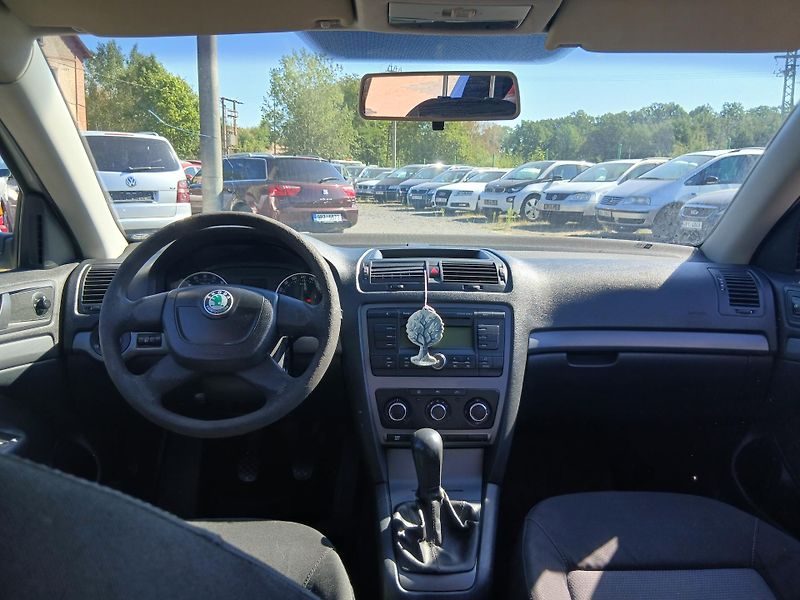 Škoda Octavia 1.6 TDI, Facelift, kosm. vady - fotka 21 z 27