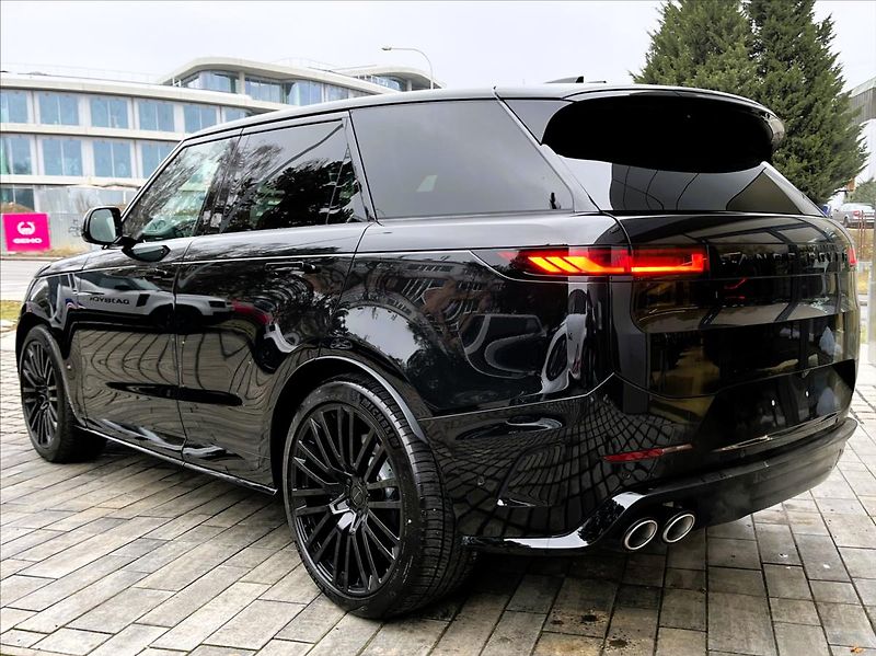 Land Rover Range Rover Sport (2026) 4,4 SV BLACK EDITION P635 - fotka 4 z 55