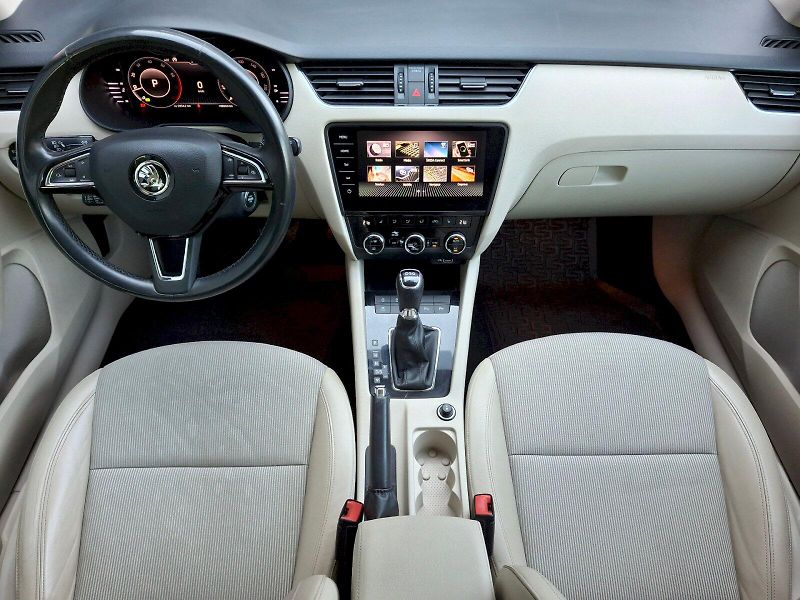 Škoda Octavia (2019) Combi Style Plus DSG 2,0TSi 14 - fotka 5 z 34