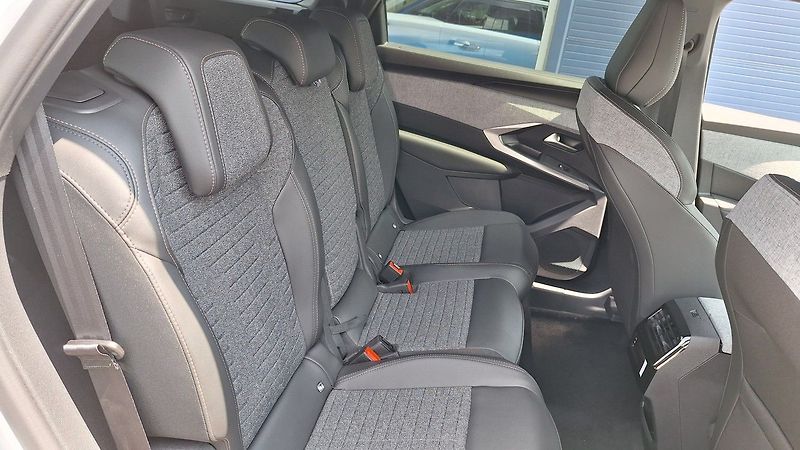 Peugeot 5008 (2025) ALLURE Hybrid 145 e-DCS6 - fotka 20 z 21