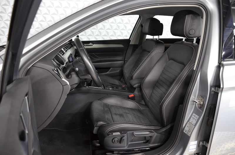 Volkswagen Passat (2023) 2.0 TDI 110 Elegance Variant - fotka 11 z 23