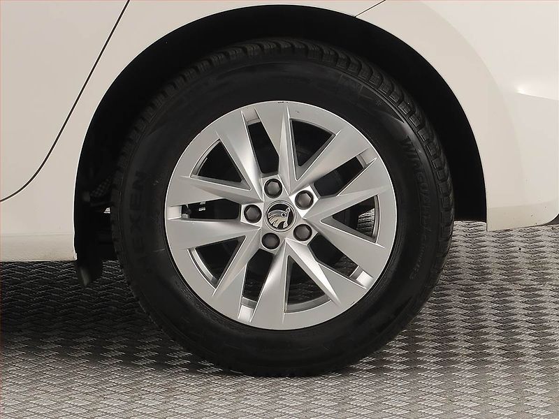 Škoda Fabia (2023) 1.0 TSI, Tempomat - fotka 14 z 17