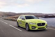 Jaguar XF Sportbrake v tenisové kamufláži.