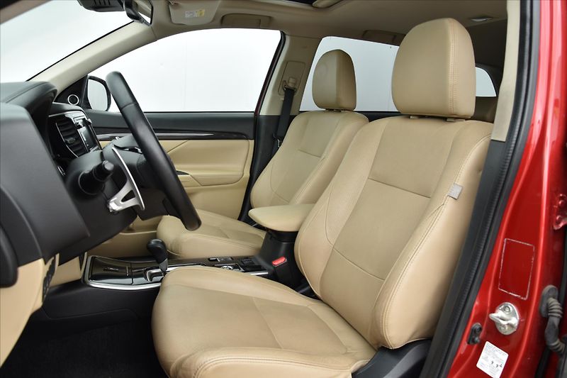 Mitsubishi Outlander 2.2 DI-D 4WD A/T 7-MÍST ČR - fotka 11 z 33