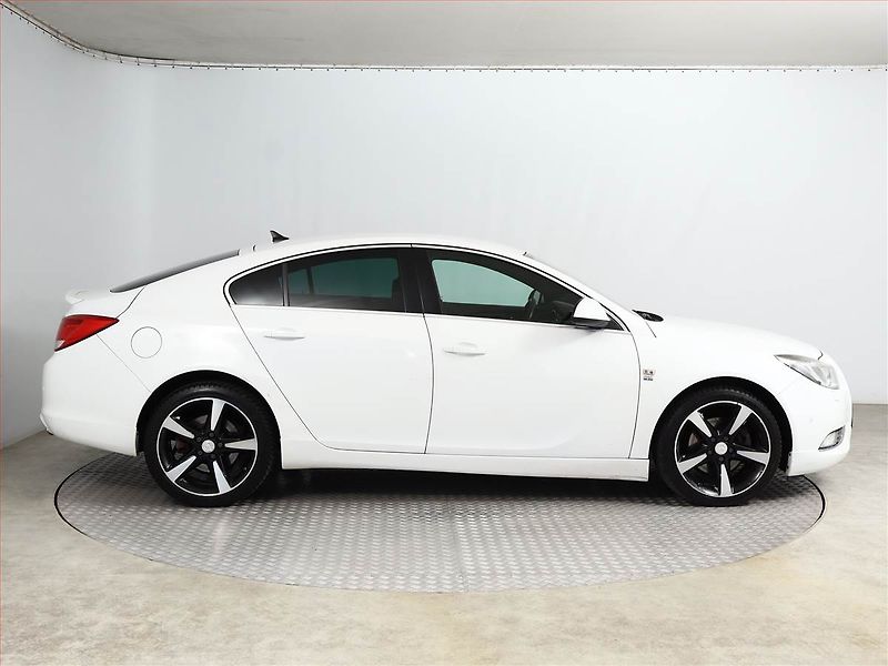 Opel Insignia (2011) OPC Line 2.0 Turbo, 4X4 - fotka 6 z 16