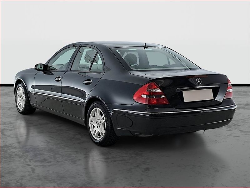 Mercedes-Benz Třídy E (2005) E 240 , Automat, Tempomat - fotka 4 z 17