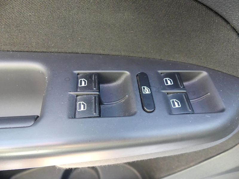 Volkswagen Touran (2010) 1,4  DSG automat - fotka 14 z 16