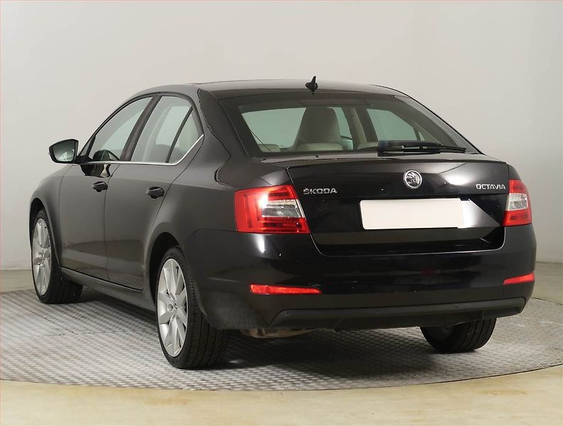 Škoda Octavia (2013) Elegance 1.8 TSI, Serv.kniha - fotka 4 z 23