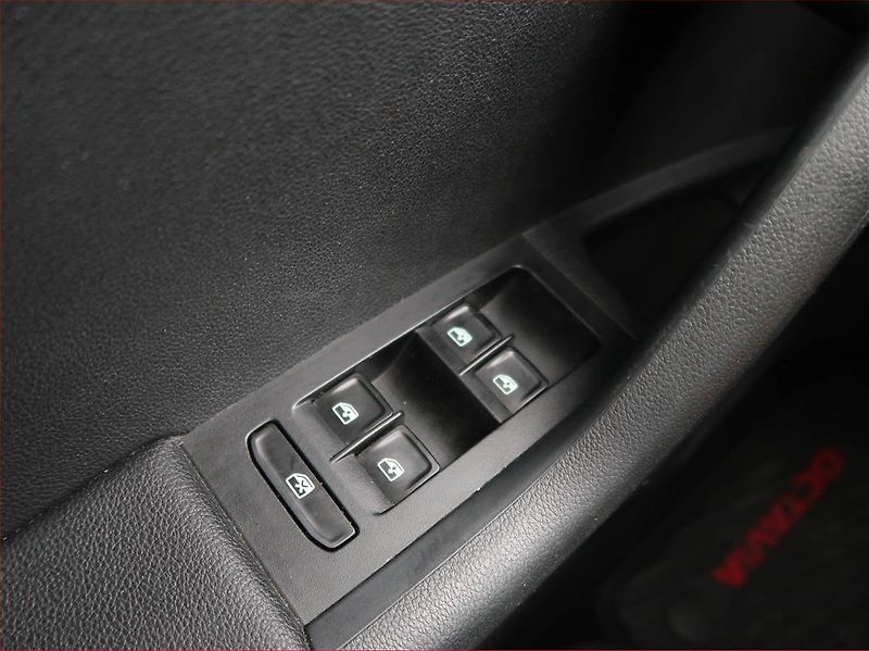 Škoda Octavia (2018) RS 2.0 TDI, Automat - fotka 16 z 24