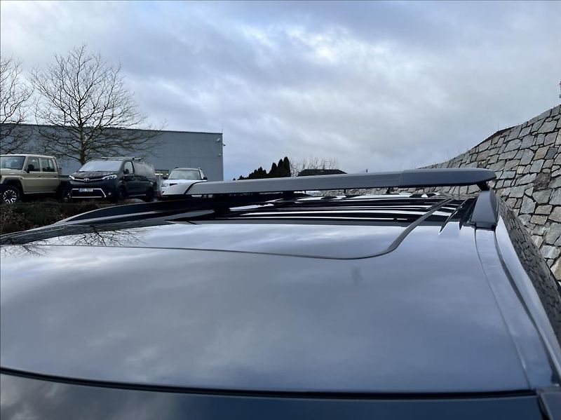 Toyota Sequoia 3,5i-Force MaxTTV6HEV TRD Pro - fotka 54 z 58