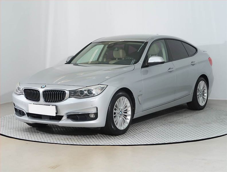 BMW Řada 3 (2016) Luxury Line 320d xDrive GT - fotka 2 z 18
