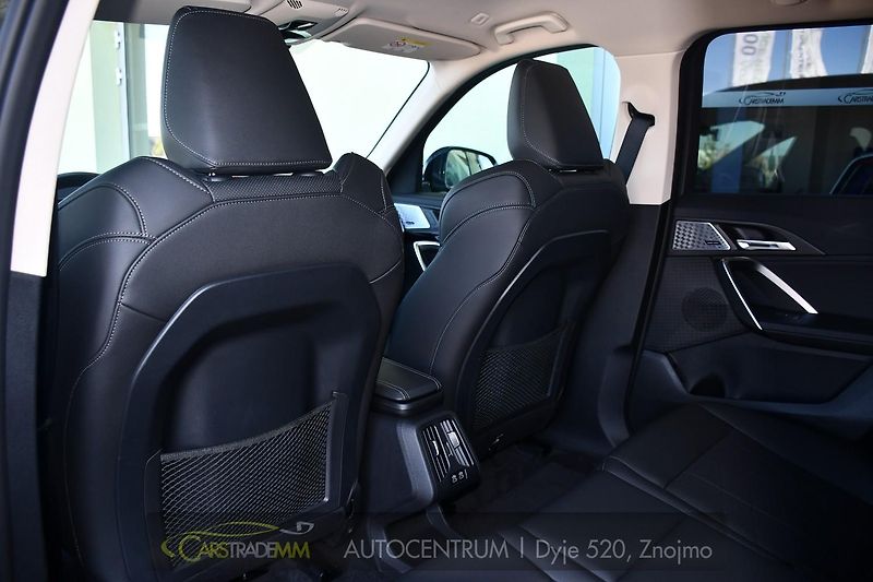 BMW iX1 xDrive30 X-LINE H/K HUD TAŽNÉ - fotka 13 z 54