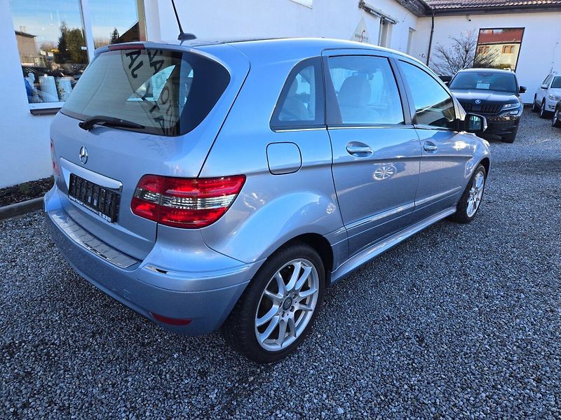 Mercedes-Benz Třídy B (2010) 1.6 i 53tis.km, TOP STAV - fotka 4 z 32