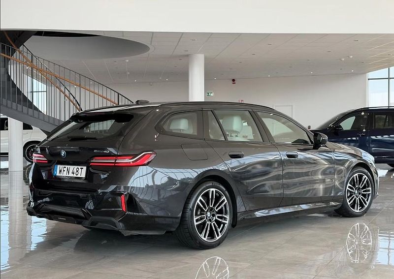 BMW i5 eDrive40 Touring M Kam Tažné - fotka 2 z 23