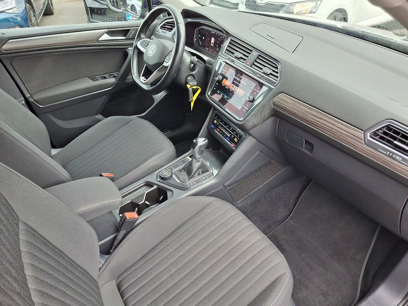 Volkswagen Tiguan (2022) Allspace Life DSG 4x4 2,0TDi 1 - fotka 14 z 35