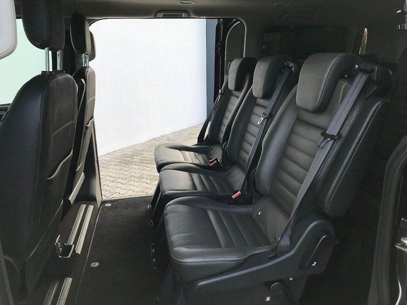 Ford Tourneo Custom (2018) - fotka 17 z 26