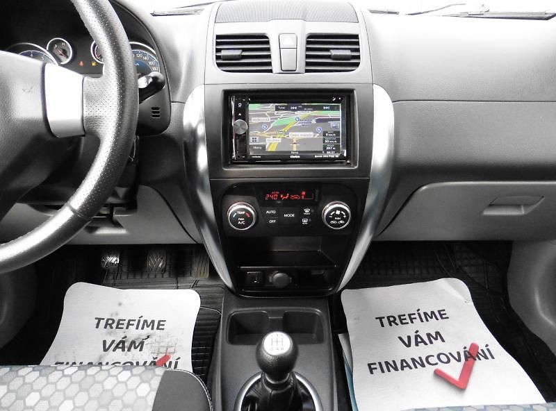 Suzuki SX4 1,6 VVTi Style 4x4 Navi 1.maj. - fotka 11 z 16