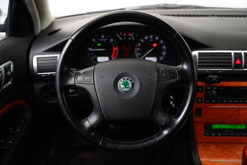 Škoda Superb - fotka 17 z 25