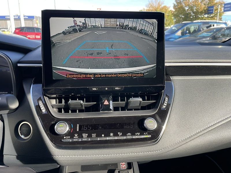 Toyota Corolla 2.0 HEV - fotka 18 z 28