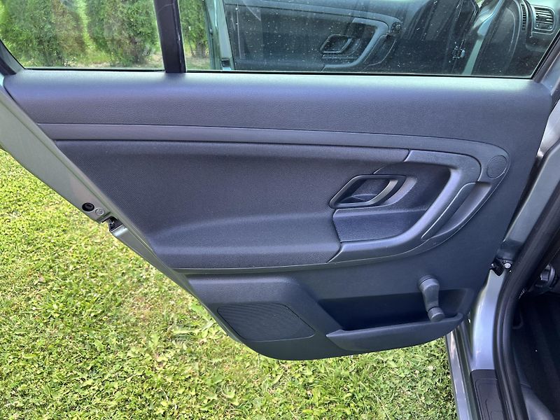 Škoda Fabia 1.2TSI 63KW,DIGIKLIMA,ALU,ESP - fotka 15 z 42