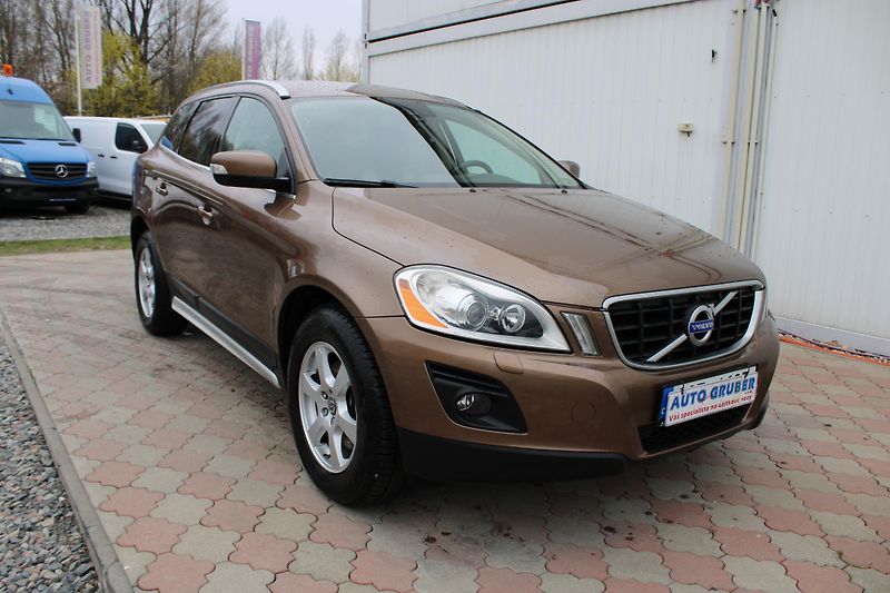 Volvo XC60 2,4D SUMMUM - fotka 2 z 22