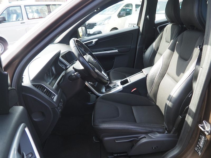 Volvo XC60 (2015) 2.4D D4 AWD - fotka 12 z 34