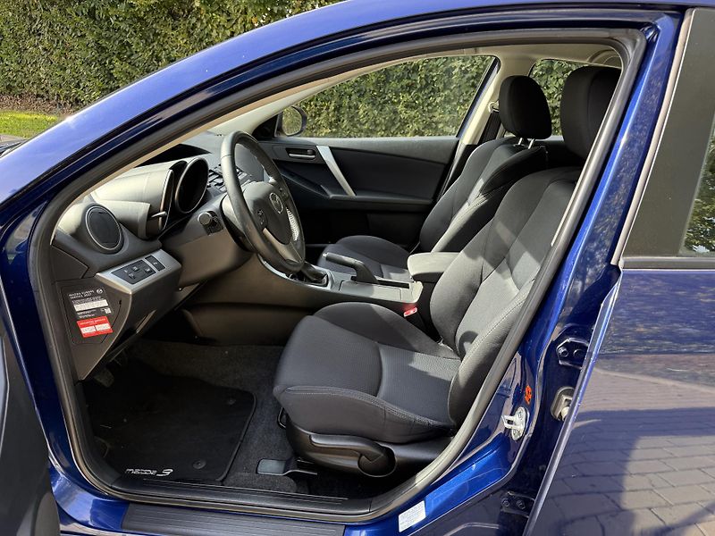 Mazda 3 1.6 Active Plus - fotka 17 z 31