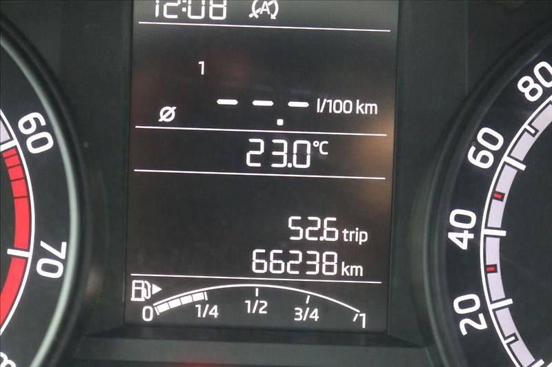 Škoda Fabia 1,0 ČR, 1. Majitel - fotka 16 z 33
