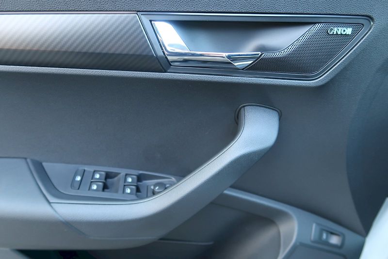 Škoda Karoq (2025) SportLine 2,0 TDi /110 kW - fotka 19 z 32