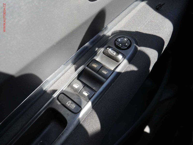 Peugeot 3008 (2011) 1.6VTi, AC, TZ, park.asist - fotka 11 z 17