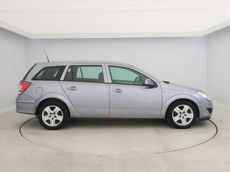 Opel Astra (2010) 1.7 CDTI, jezdí výborně - fotka 6 z 14