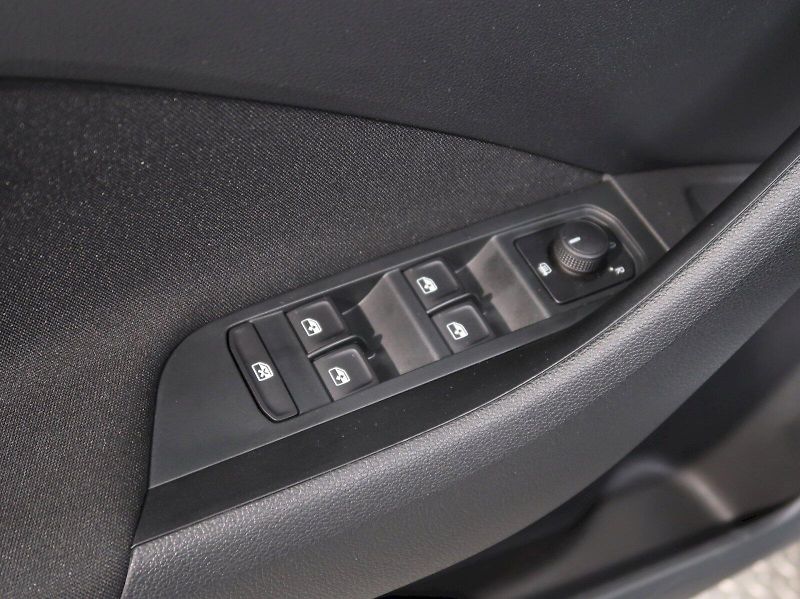Škoda Kamiq (2024) SELECTION 1.0TSI 85KW - fotka 35 z 38