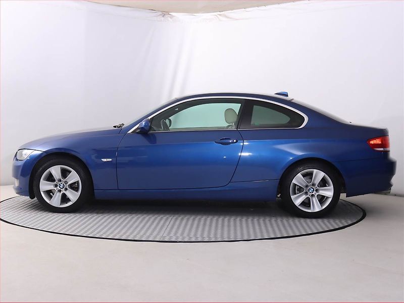 BMW Řada 3 (2010) 320 d xDrive, 4X4, Automat - fotka 3 z 17